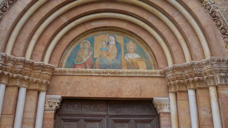 Porta Santa-basilica S.Maria-Collemaggio-LAquila